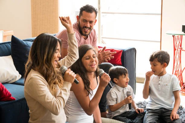 https://media.istockphoto.com/photos/latin-family-singing-karaoke-laughing-and-enjoying-all-together-in-picture-id1145057703?k=20&m=1145057703&s=612x612&w=0&h=tUHgOYdwXoGTCp14fI-3FHjenkNB0cxwlmHK8dLWa0U=