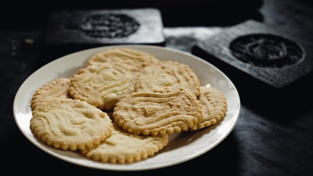 San Nicolas Cookie and antique wood mold