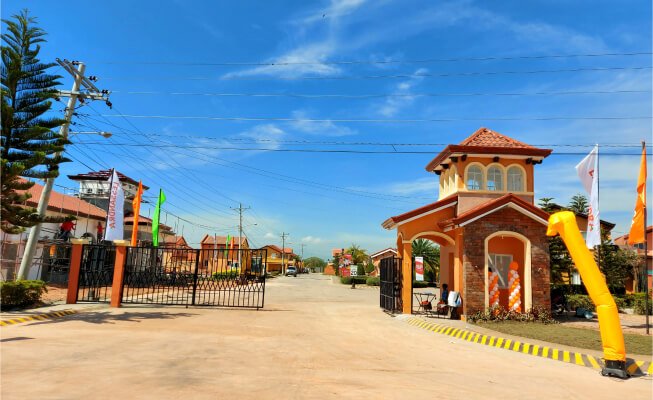 Entering in Lessandra Santiago, a community offering affordable house and lots